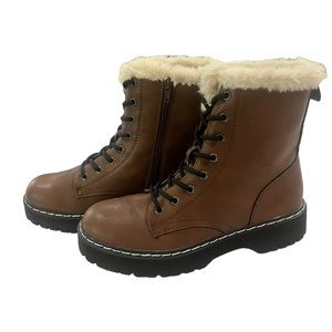 **EUC** PORTLAND by Portland Boot Company Women's Faux Fur Trim Lug Sole Boot